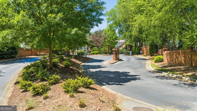 5611 Brooke Ridge Drive, Atlanta, GA 30338