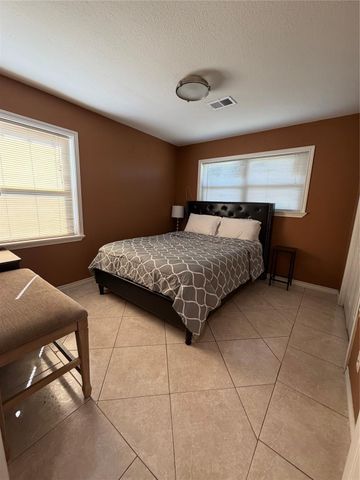 2421 Pine, Galveston, TX 77551