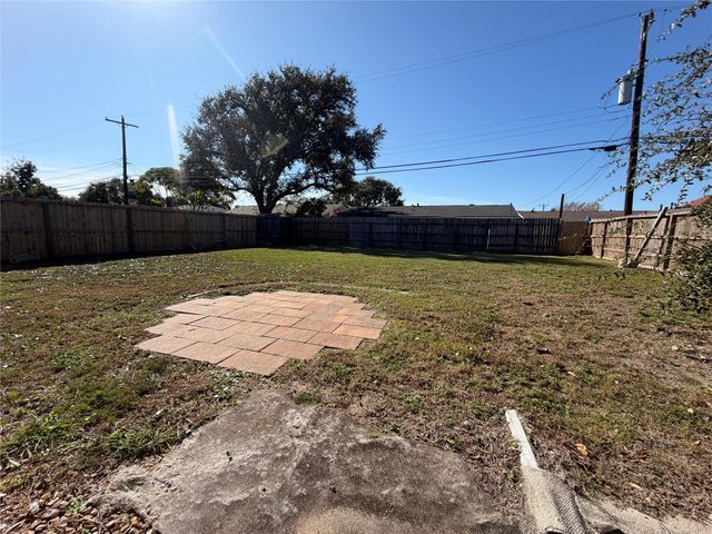 2421 Pine, Galveston, TX 77551