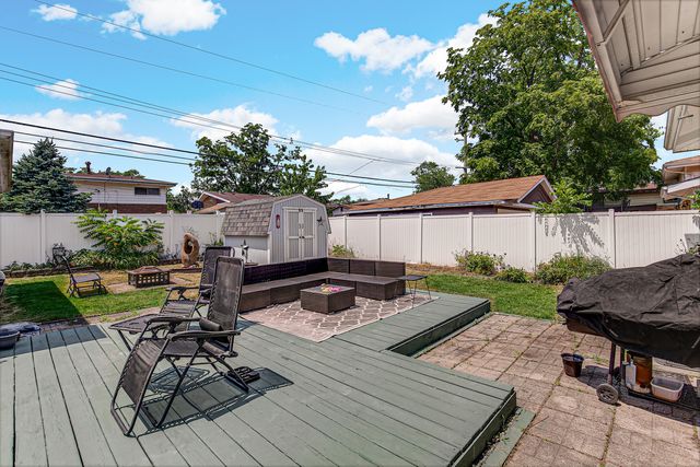 140 Mildred Lane, Chicago Heights, IL 60411