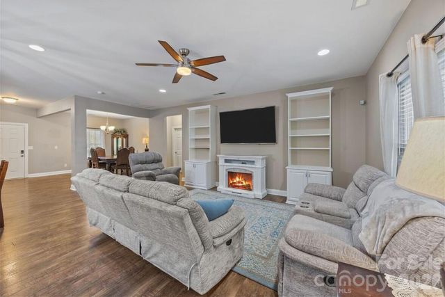 7015 Mount Holly Huntersville Road, Charlotte, NC 28216