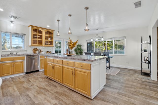 11990 Jack Pine Lane, Redding, CA 96003