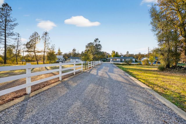 11990 Jack Pine Lane, Redding, CA 96003