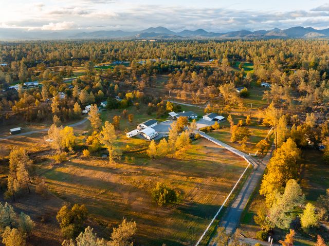 11990 Jack Pine Lane, Redding, CA 96003
