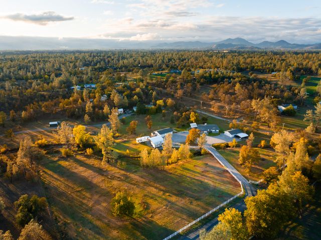 11990 Jack Pine Lane, Redding, CA 96003