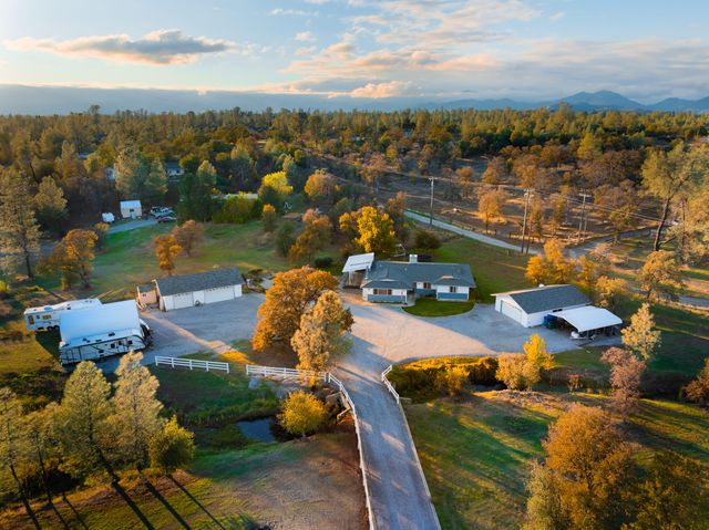 11990 Jack Pine Lane, Redding, CA 96003