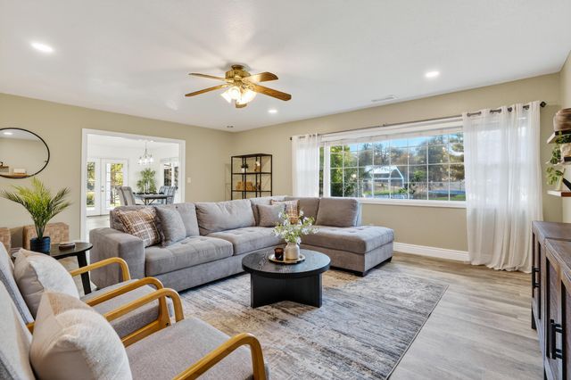 11990 Jack Pine Lane, Redding, CA 96003