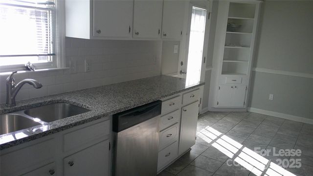 607 11th Street SW, Hickory, NC 28602