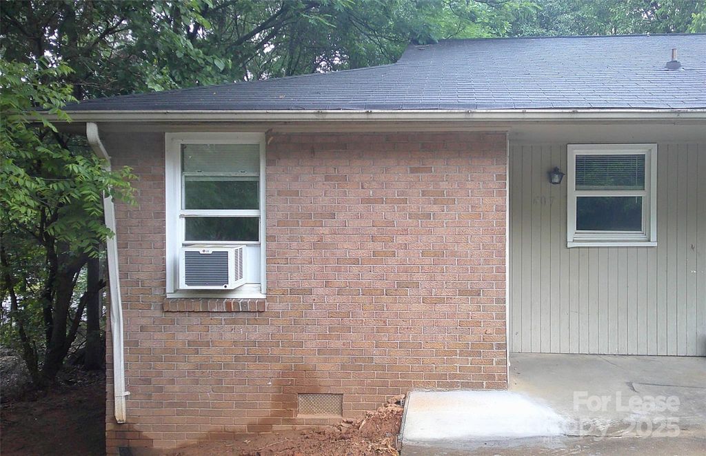 607 11th Street SW, Hickory, NC 28602