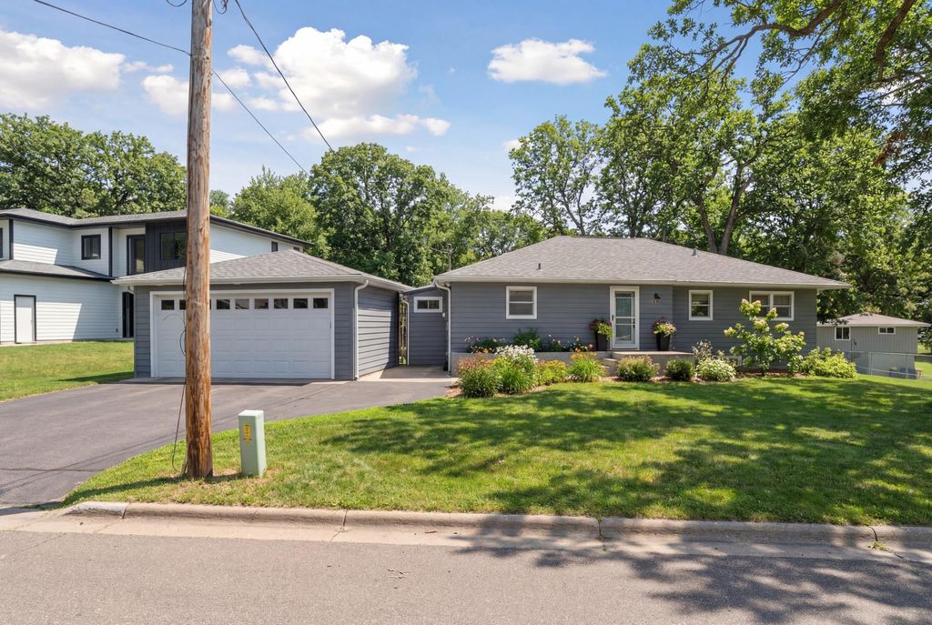 4031 Roanoke Street SE, Prior Lake, MN 55372