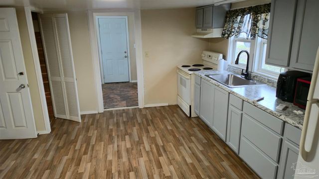 2813 N F St, Pensacola, FL 32501