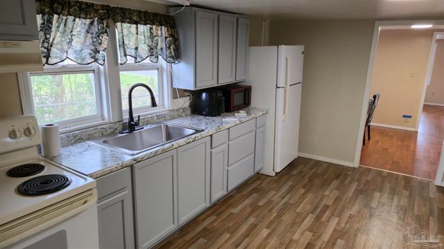 2813 N F St, Pensacola, FL 32501