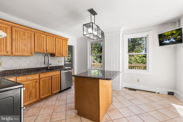 9 E COLLEGE AVE, Yardley, PA 19067