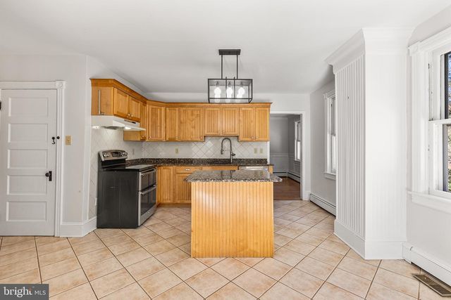 9 E COLLEGE AVE, Yardley, PA 19067