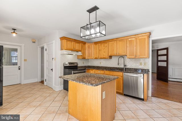 9 E COLLEGE AVE, Yardley, PA 19067
