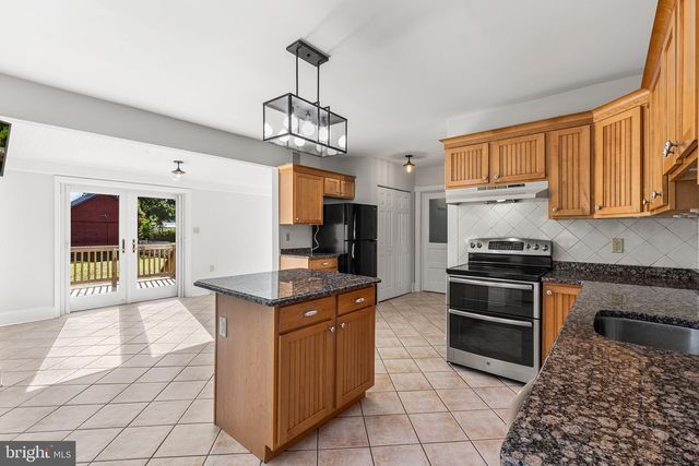 9 E COLLEGE AVE, Yardley, PA 19067