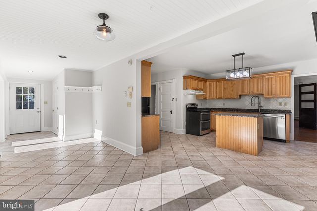 9 E COLLEGE AVE, Yardley, PA 19067
