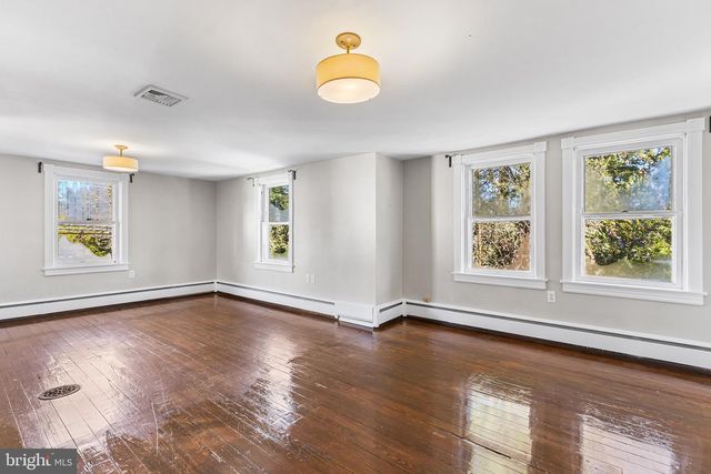 9 E COLLEGE AVE, Yardley, PA 19067