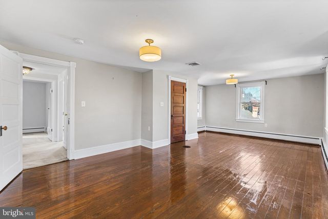 9 E COLLEGE AVE, Yardley, PA 19067