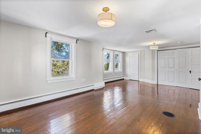 9 E COLLEGE AVE, Yardley, PA 19067