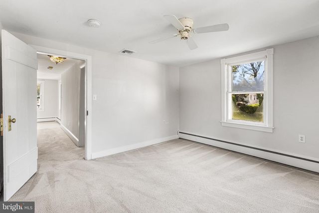 9 E COLLEGE AVE, Yardley, PA 19067