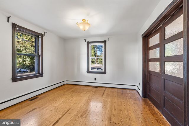 9 E COLLEGE AVE, Yardley, PA 19067