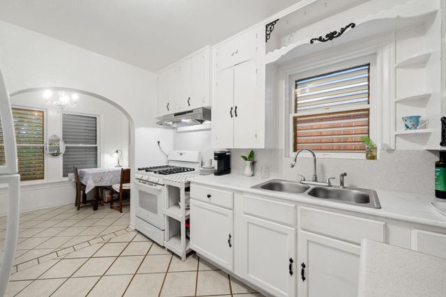 4901 Wharton Drive, Galveston, TX 77551