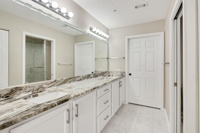 253 OAK BLUFF LN, Collierville, TN 38017