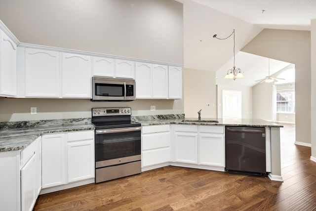 253 OAK BLUFF LN, Collierville, TN 38017