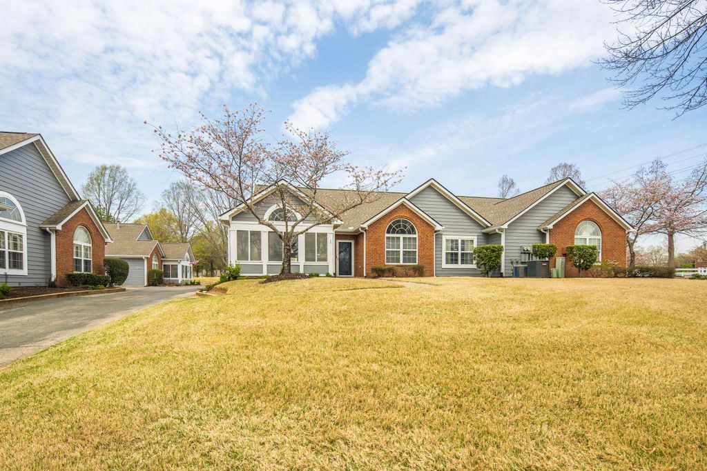 253 OAK BLUFF LN, Collierville, TN 38017
