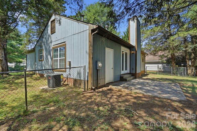 11813 Moonridge Drive, Charlotte, NC 28226