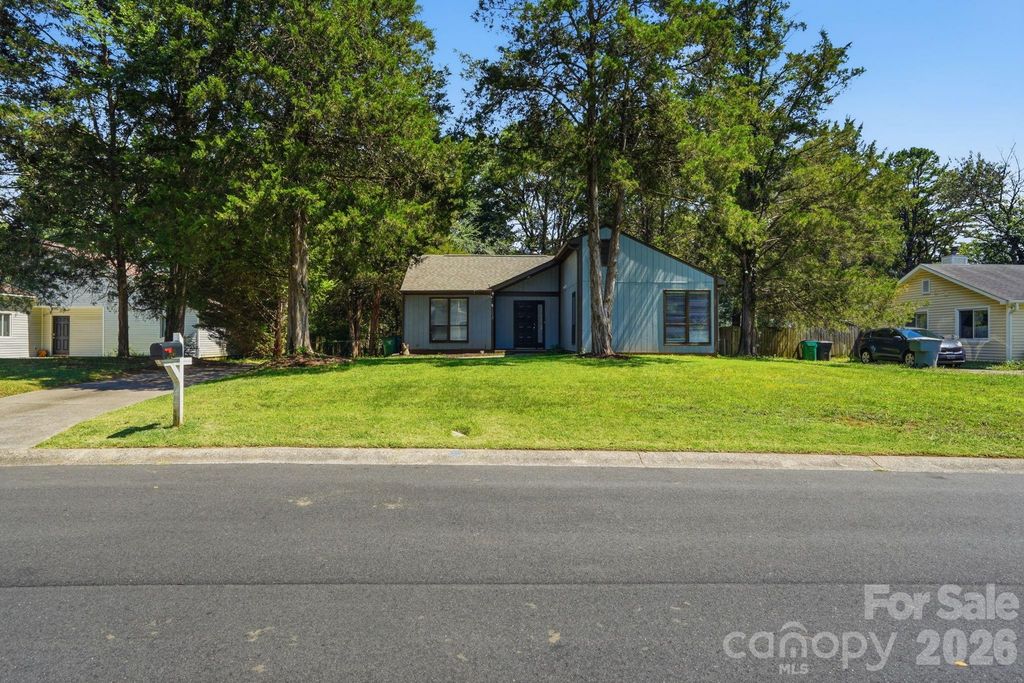 11813 Moonridge Drive, Charlotte, NC 28226