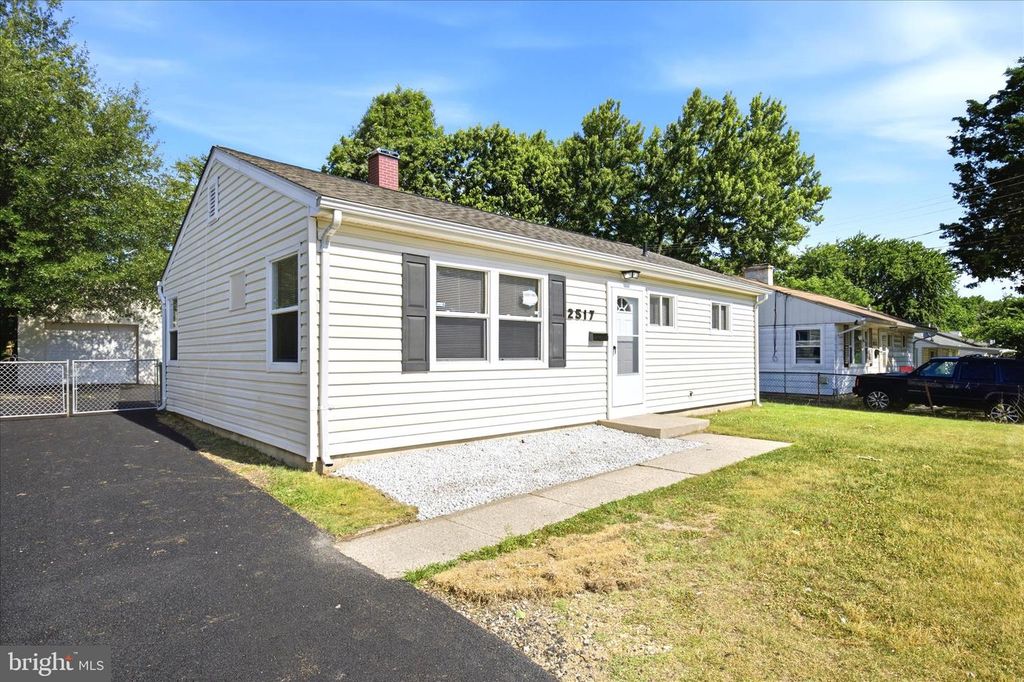 Image 1 of property listing at 2517 NEWGLEN AVE, District Heights, MD 20747