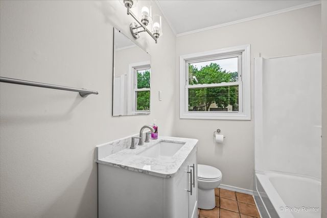 221 Sunset Terrace, Crystal Lake, IL 60014