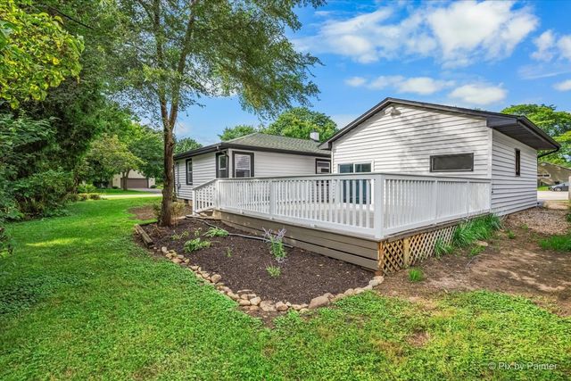 221 Sunset Terrace, Crystal Lake, IL 60014