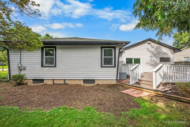221 Sunset Terrace, Crystal Lake, IL 60014