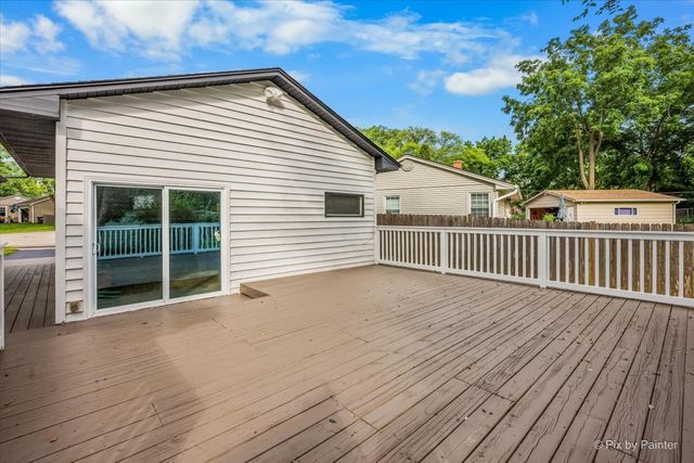 221 Sunset Terrace, Crystal Lake, IL 60014