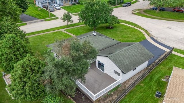 221 Sunset Terrace, Crystal Lake, IL 60014