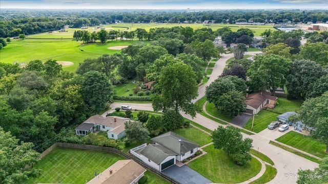 221 Sunset Terrace, Crystal Lake, IL 60014