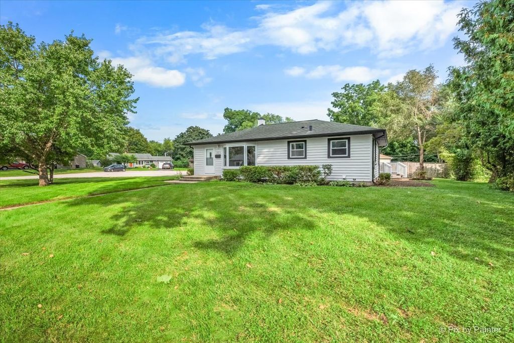 221 Sunset Terrace, Crystal Lake, IL 60014