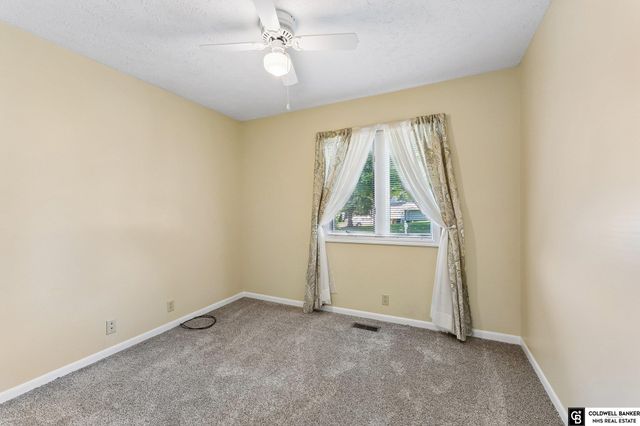 9604 S 24Th Street, Bellevue, NE 68147