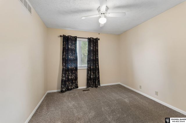 9604 S 24Th Street, Bellevue, NE 68147