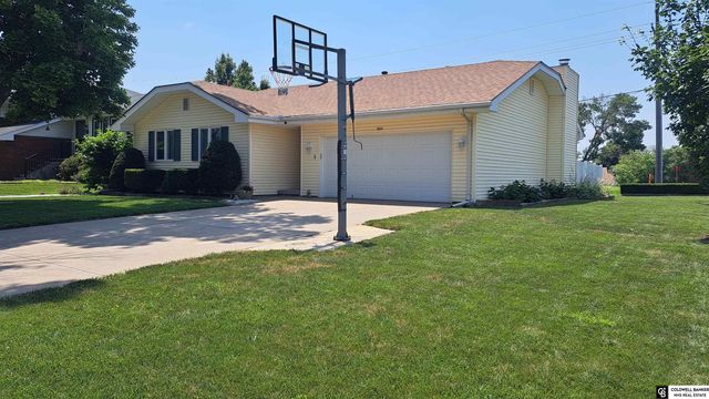 9604 S 24Th Street, Bellevue, NE 68147