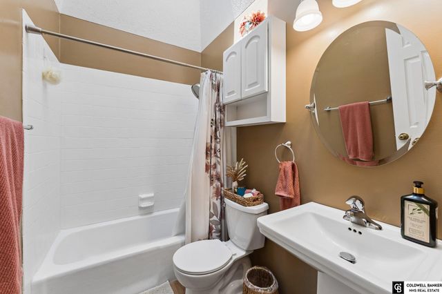 9604 S 24Th Street, Bellevue, NE 68147