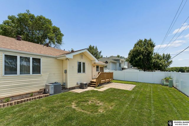 9604 S 24Th Street, Bellevue, NE 68147