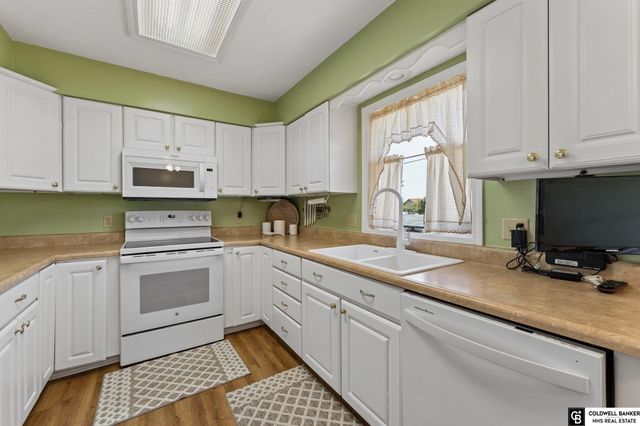 9604 S 24Th Street, Bellevue, NE 68147