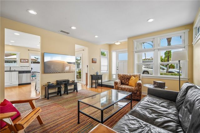 2346 Elden, Costa Mesa, CA 92627