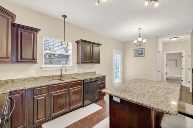 6630 Sunnywood Dr, Nashville, TN 37211