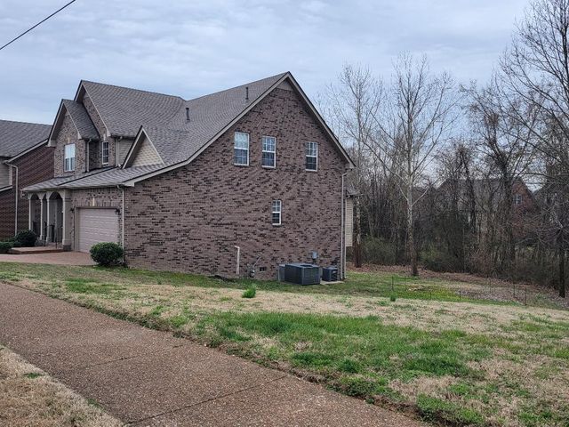 6630 Sunnywood Dr, Nashville, TN 37211