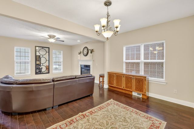 6630 Sunnywood Dr, Nashville, TN 37211